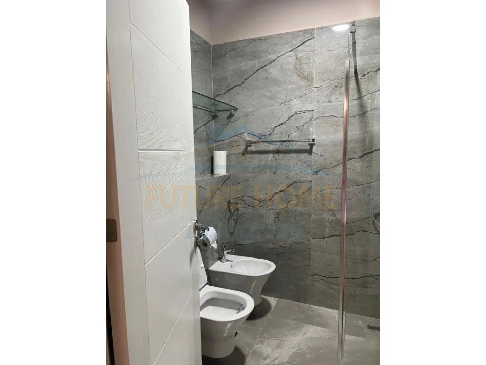 Tirane, jepet me qera apartament 1+1 Kati 2, 59 m² 600 € (SADIK PETRELA)