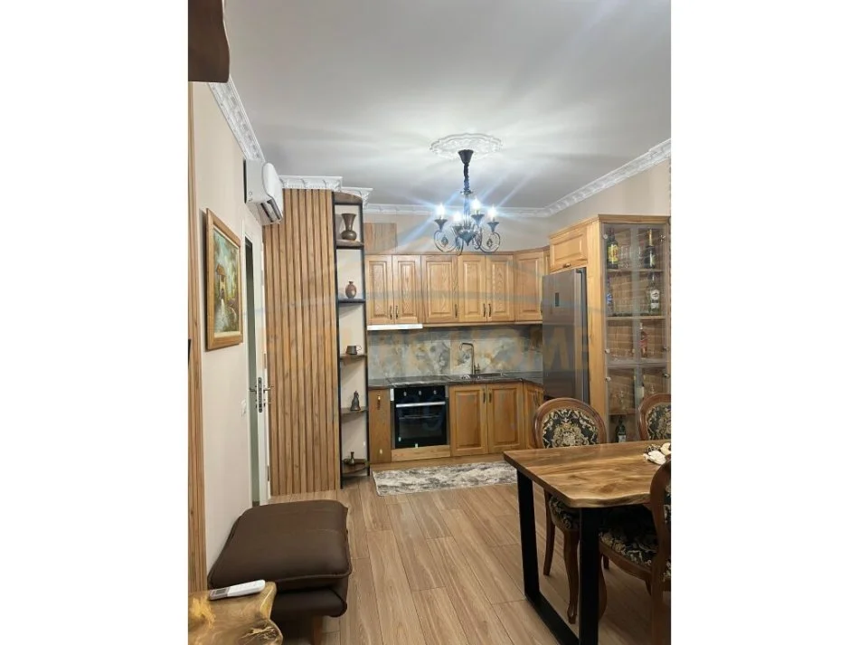 Tirane, jepet me qera apartament 1+1 Kati 2, 59 m² 600 € (SADIK PETRELA)