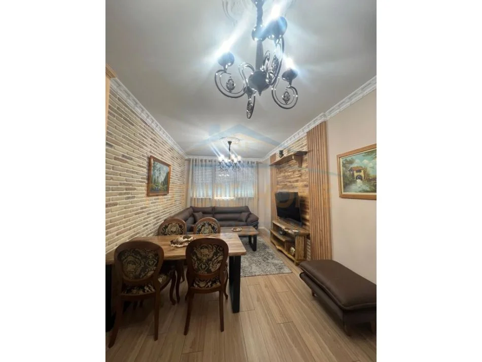 Tirane, jepet me qera apartament 1+1 Kati 2, 59 m² 600 € (SADIK PETRELA)