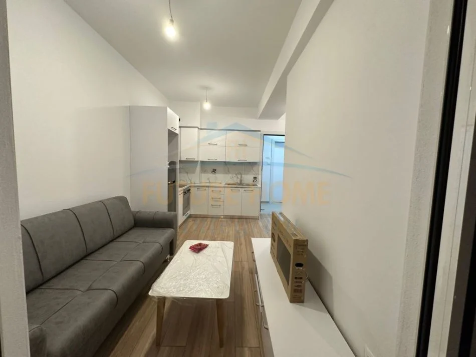 Tirane, jepet me qera apartament 1+1 Kati 6, 40 m² 330 € (ALI DEM)