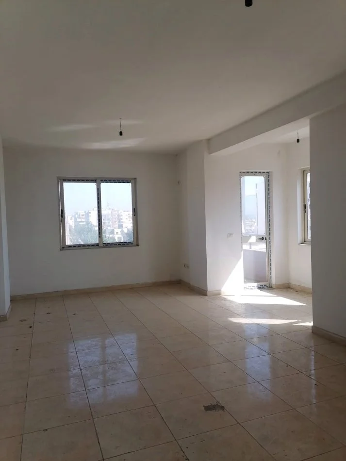 Tirane, shitet apartament 2+1 Kati 4, 120 m² 78.000 € (Kamez)