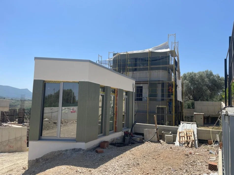 Disponojmë Vila Individuale për Shitje në Mjull Bathore tek "Rezidenca Cuci"!