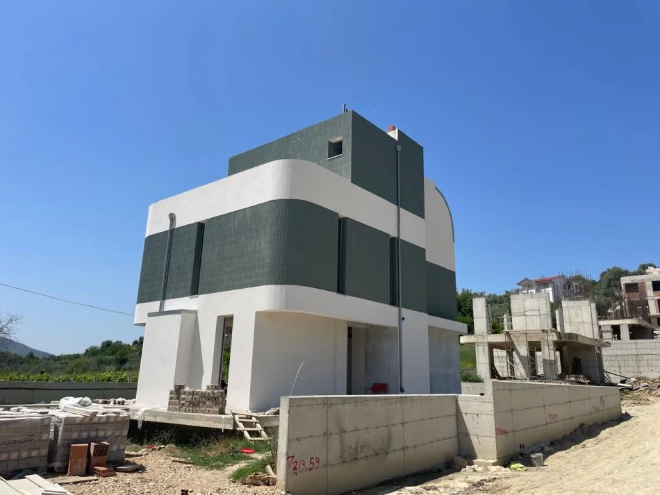 Disponojmë Vila Individuale për Shitje në Mjull Bathore tek "Rezidenca Cuci"!