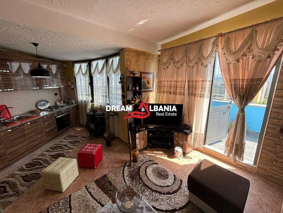 Tirane, jepet me qera apartament 1+1 Kati 10, 85 m² 450 € (ne Rrugen “Dritan Hoxha” tek Pallatet Blu)