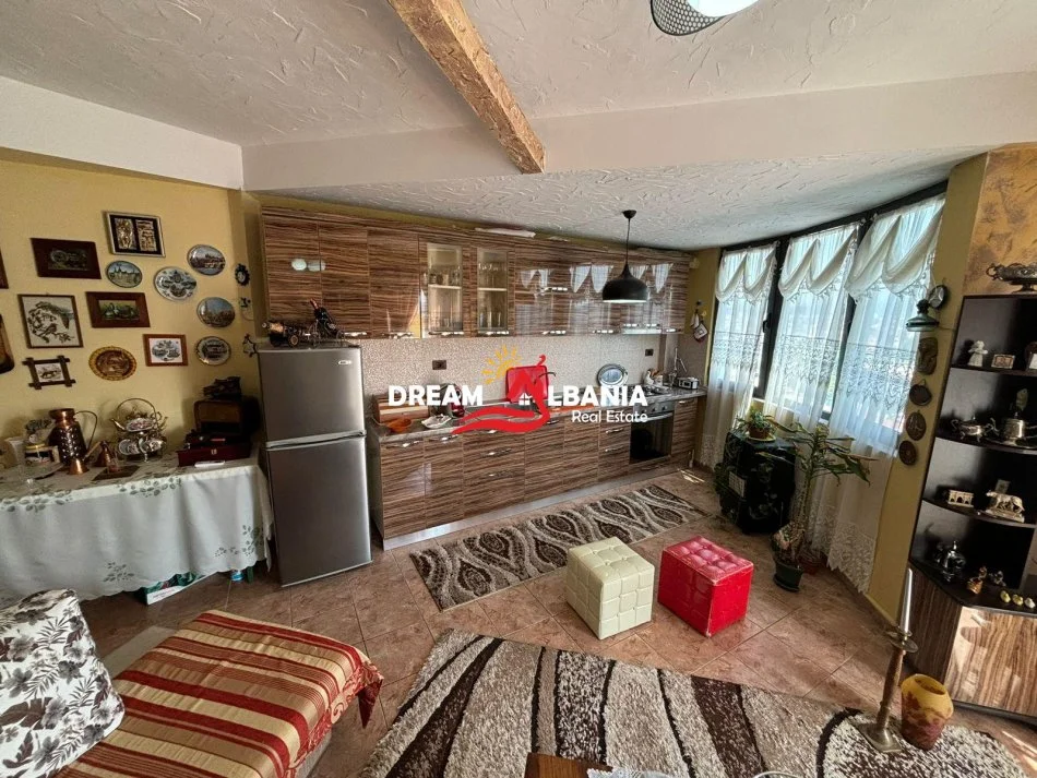 Tirane, jepet me qera apartament 1+1 Kati 10, 85 m² 450 € (ne Rrugen “Dritan Hoxha” tek Pallatet Blu)