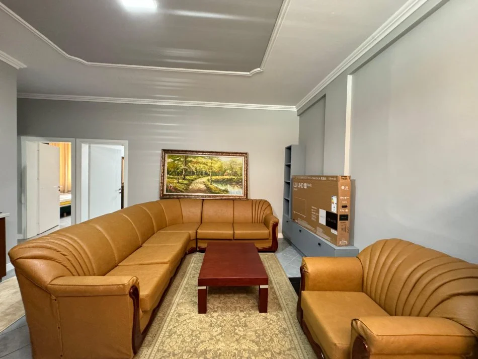 Apartament 2+1+2 për qira në zonën e Kodrës së Diellit, Tiranë 550 € !