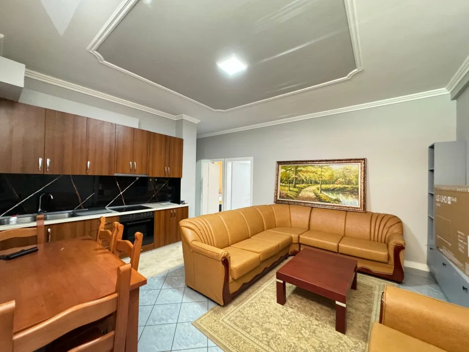 Apartament 2+1+2 për qira në zonën e Kodrës së Diellit, Tiranë 550 € !