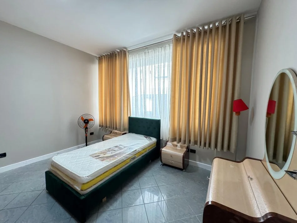 Apartament 2+1+2 për qira në zonën e Kodrës së Diellit, Tiranë 550 € !