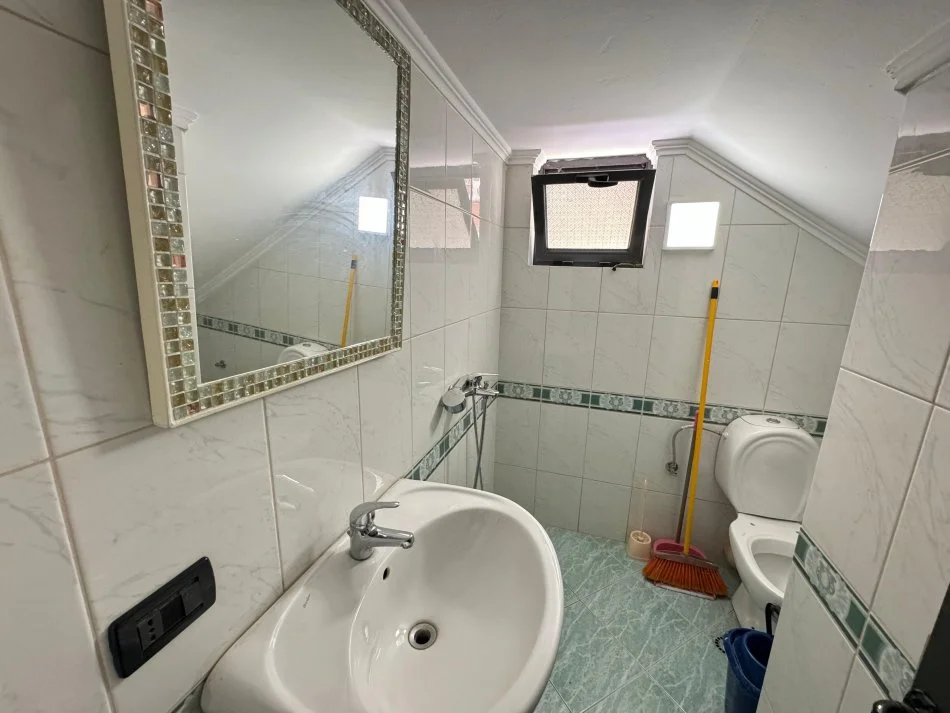 Apartament 2+1+2 për qira në zonën e Kodrës së Diellit, Tiranë 550 € !