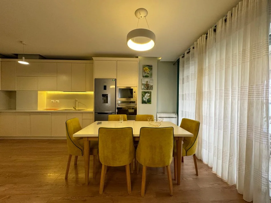 Jepet me Qira Apartament 2+1+2 tek 21 Dhjetori, në Kompleksin Kontakt 800 € !