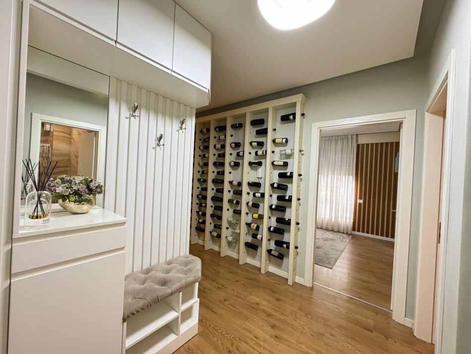 Jepet me Qira Apartament 2+1+2 tek 21 Dhjetori, në Kompleksin Kontakt 800 € !