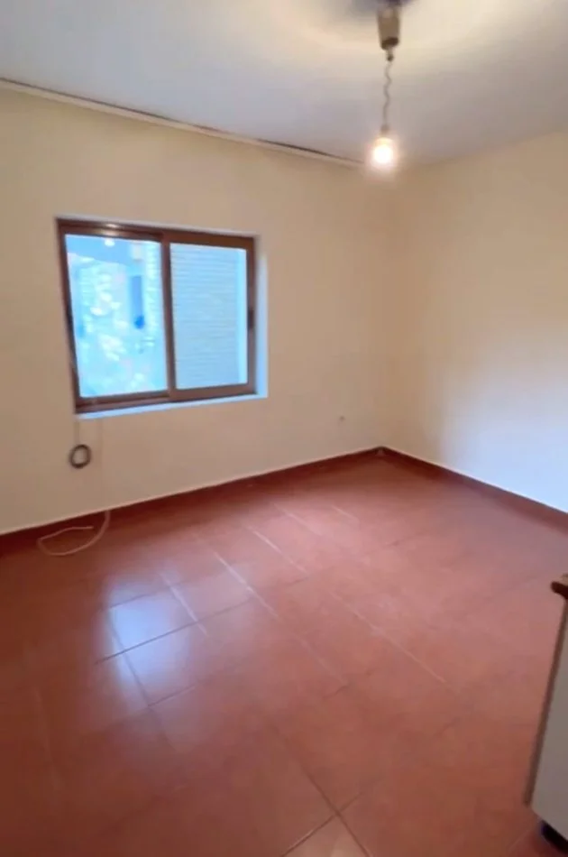 Tirane, shitet apartament 1+1 Kati 3, 44 m² 65.000 € (Xhamllik)