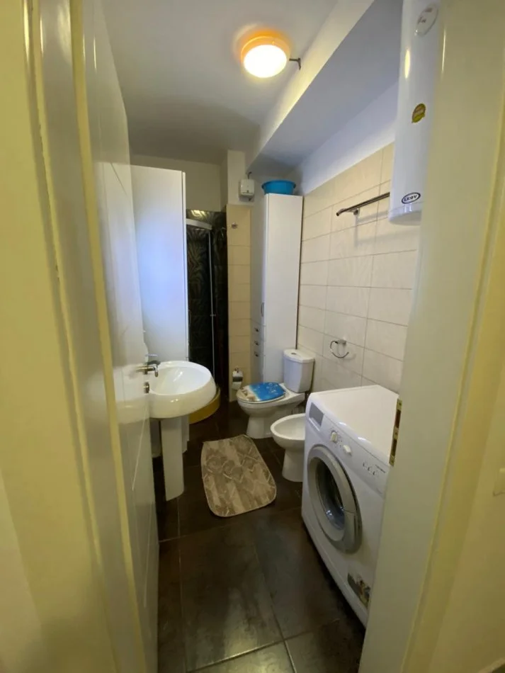 Tirane, jepet me qera apartament 1+1 Kati 3, 67 m² 400 € (Liqeni i Thate)