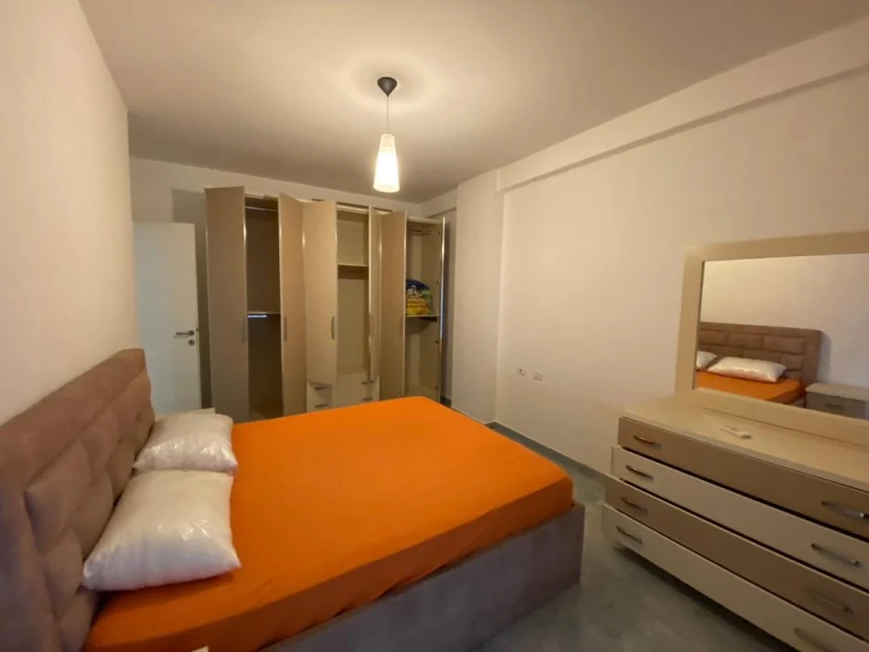 Tirane, jepet me qera apartament 1+1 Kati 3, 67 m² 400 € (Liqeni i Thate)