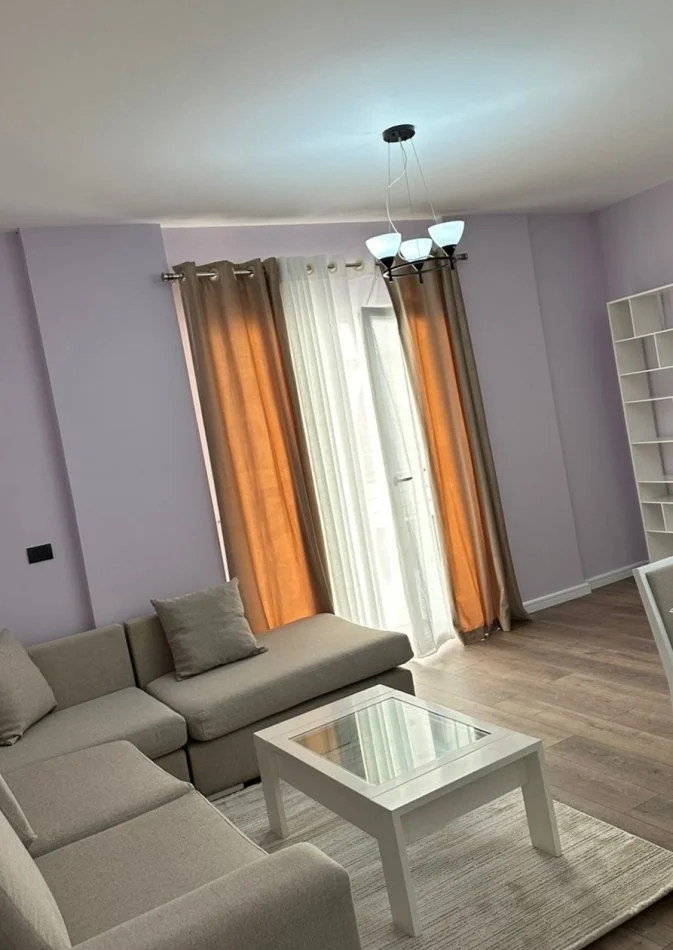 Tirane, jepet me qera apartament 1+1+Ballkon Kati 2, 76 m² 600 € (Liqeni i thate)
