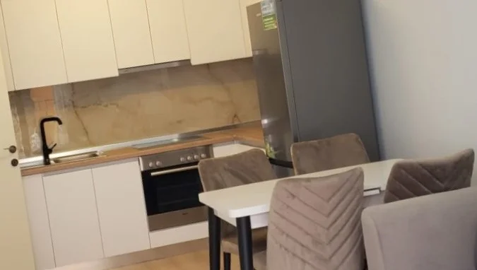 Tirane, jepet me qera apartament 2+1+Ballkon Kati 3, 112 m² 800 € (Blloku)