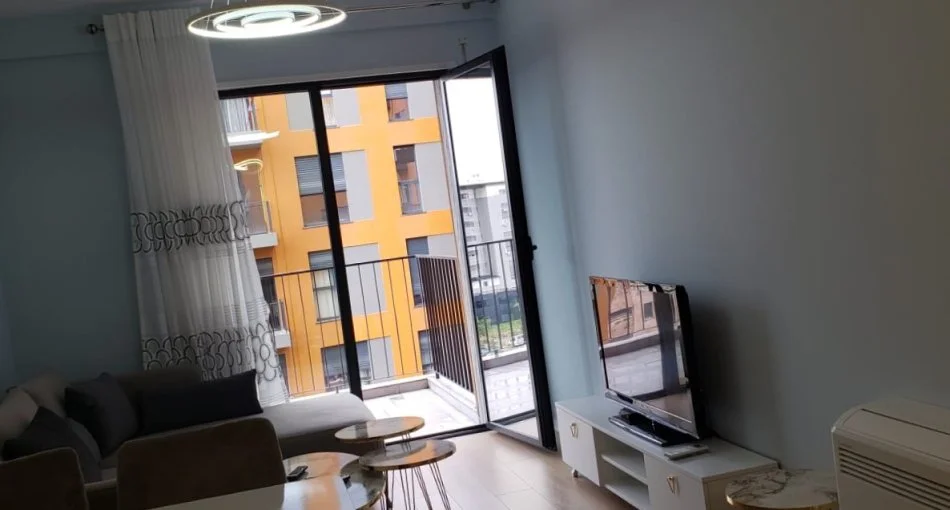 Tirane, jepet me qera apartament 1+1+Ballkon Kati 7, 65 m² 500 € (Xhamlliku)