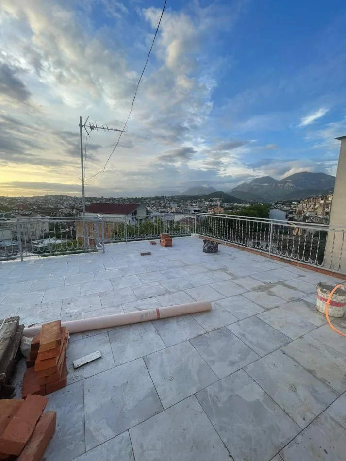 Tirane, shitet apartament+verande | Penthouse 1+1+Ballkon Kati 5, 60 m² (Rruga Aleksander Moisiu)