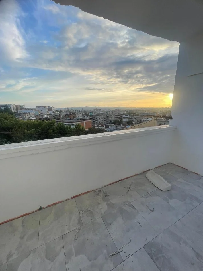 Tirane, shitet apartament+verande | Penthouse 1+1+Ballkon Kati 5, 60 m² (Rruga Aleksander Moisiu)