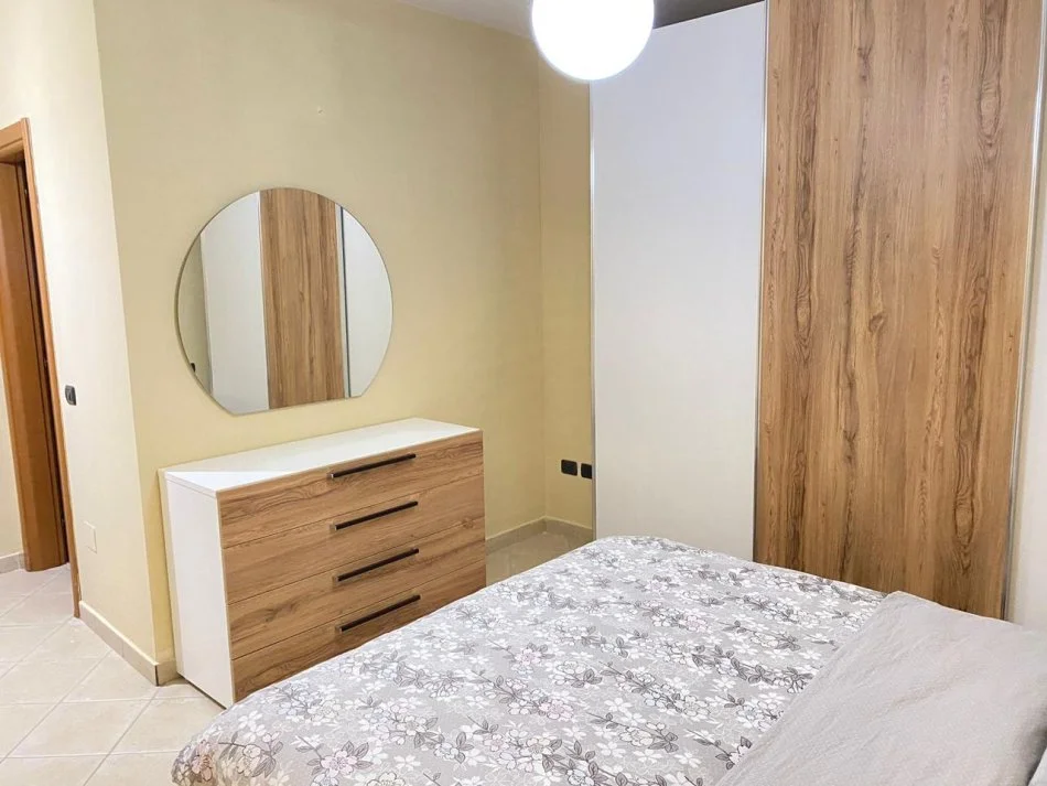 Jepet me Qira Apartament 2+1+2 tek 9-katshet 900 € !
