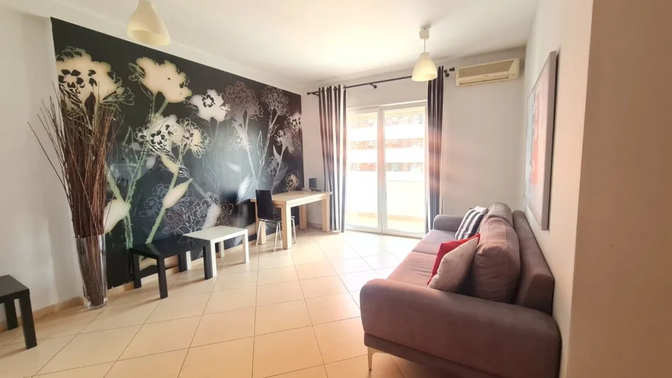 Tirane, Apartament 1+1  me qira Kati 4, 70 m² 400 € (Rruga e Kavajes)