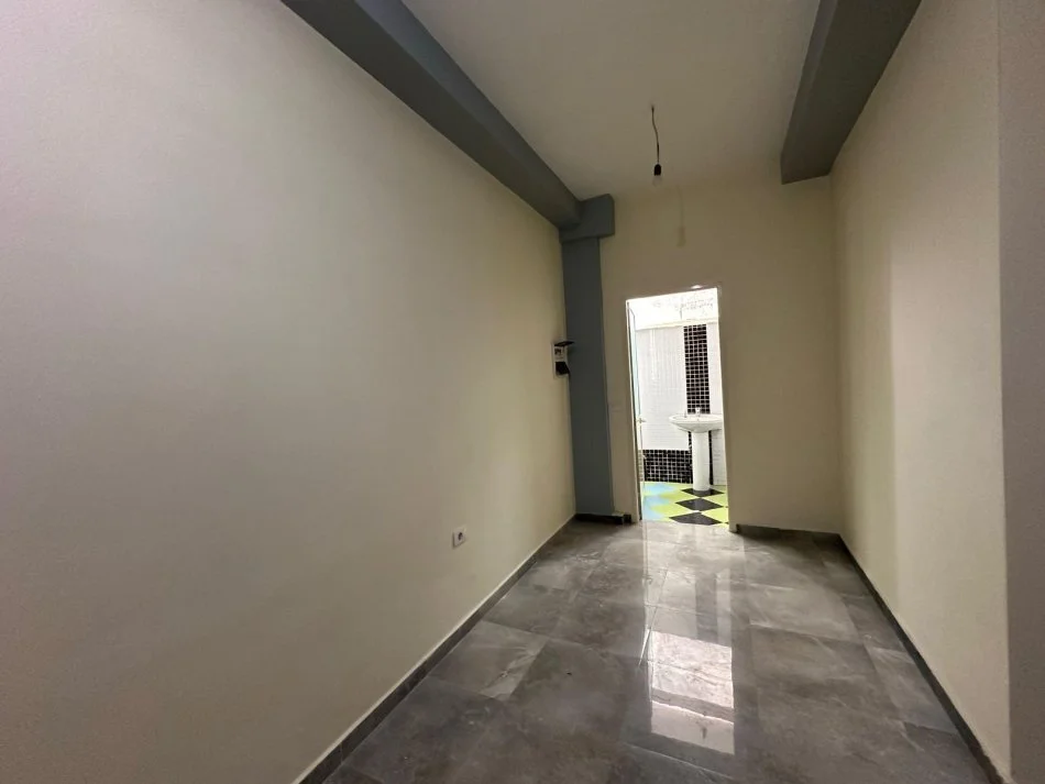 Shitet dhe Jepet me Qira Ambient Biznesi tek Liqeni i Thatë  950 € !