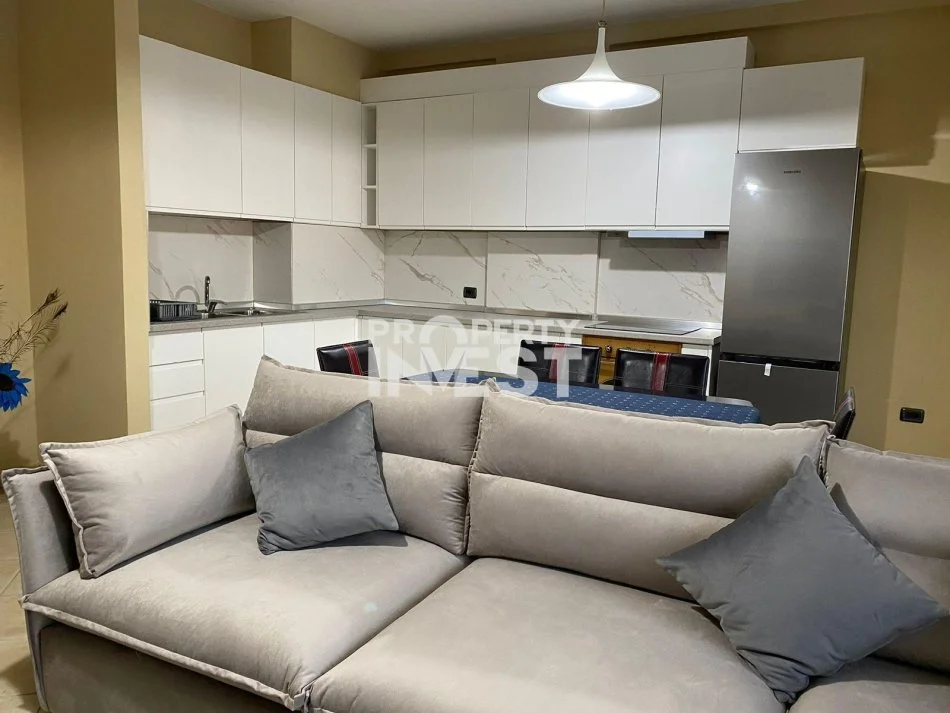 Tirane, jepet me qera apartament 2+1 Kati 10, 114 m² 900 € (9 kateshet)