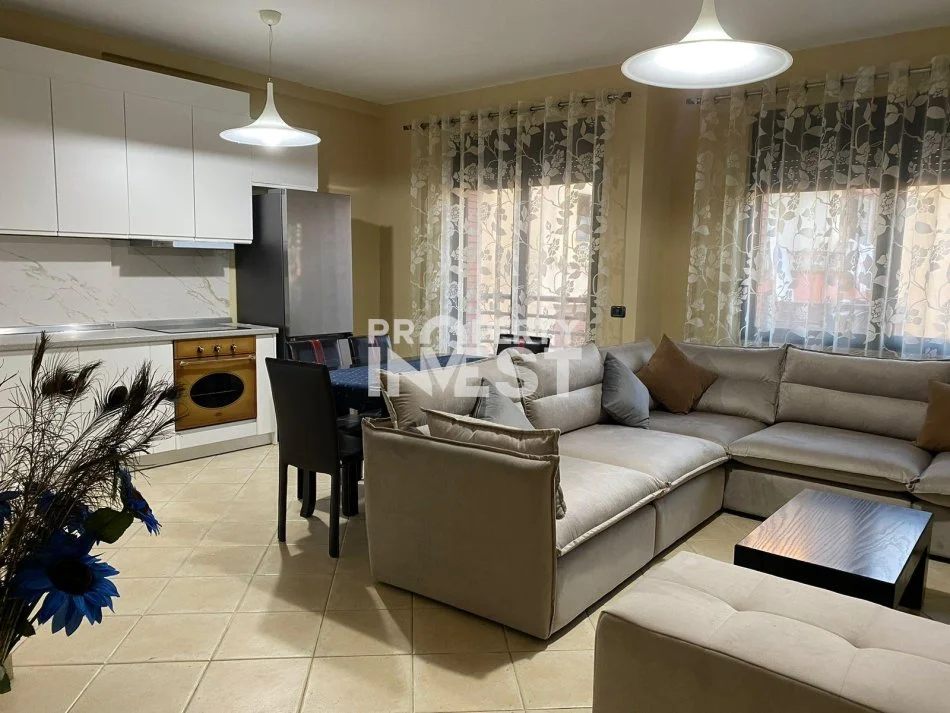 Tirane, jepet me qera apartament 2+1 Kati 10, 114 m² 900 € (9 kateshet)