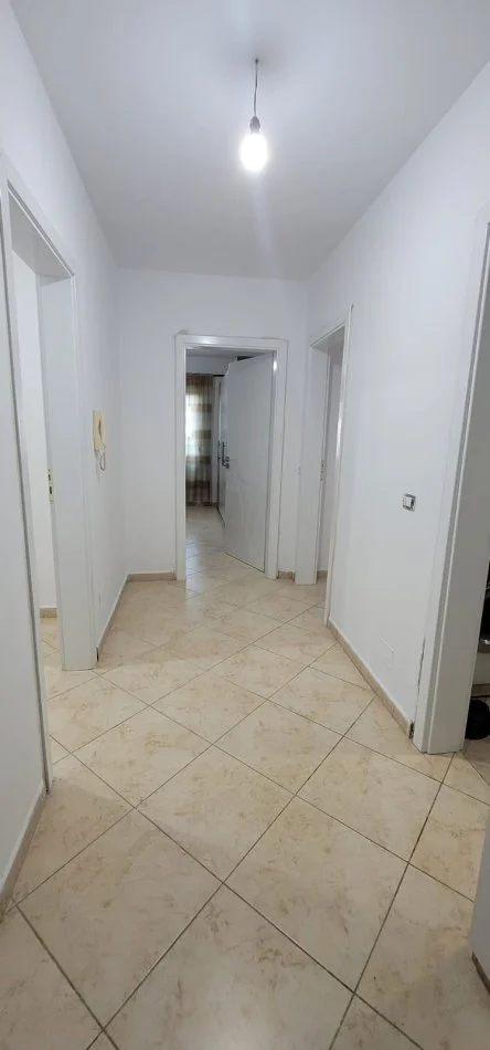 Tirane, jap me qera apartament 2+1+Ballkon Kati 4, 107 m² 700 € (Rruga ASim Vokshi)