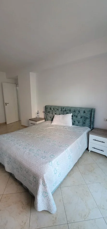 Tirane, jap me qera apartament 2+1+Ballkon Kati 4, 107 m² 700 € (Rruga ASim Vokshi)
