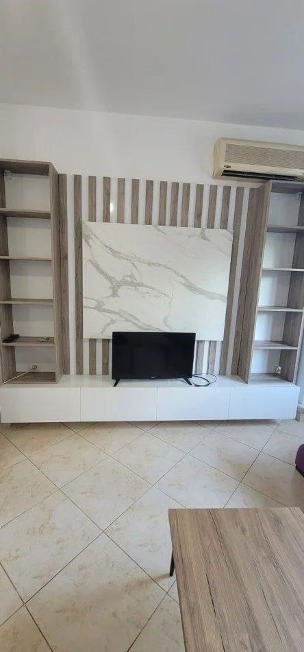 Tirane, jap me qera apartament 2+1+Ballkon Kati 4, 107 m² 700 € (Rruga ASim Vokshi)