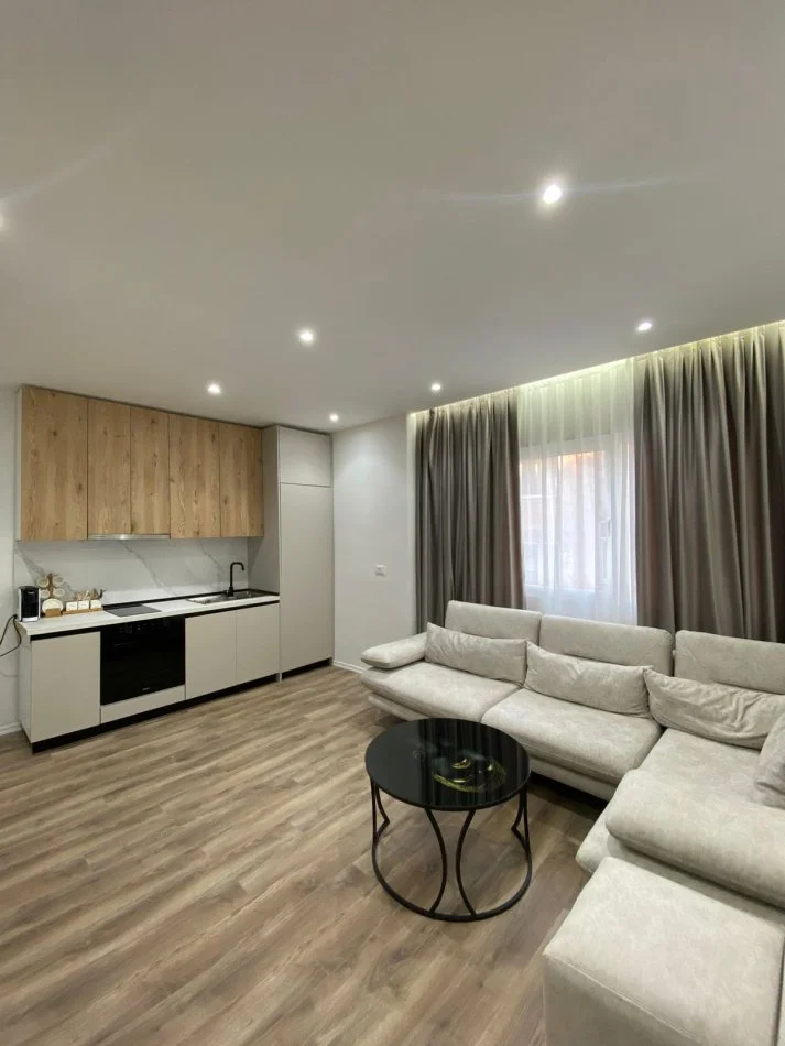 JEPET ME QIRA, APARTAMENT 2+1, RRUGA E BOGDANËVE, TIRANË, 900 EURO/MUAJ