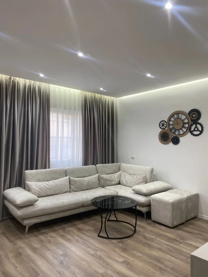 JEPET ME QIRA, APARTAMENT 2+1, RRUGA E BOGDANËVE, TIRANË, 900 EURO/MUAJ