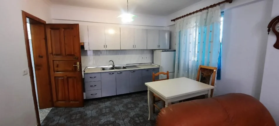 Tirane, jepet me qera shtepi 1+1 Kati 0, 65 m² 400 € (rruga e kavajes)