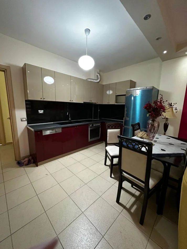 Tirane, jepet me qera apartament 1+1 Kati 3, 75 m² 450 € (KODRA E DIELLIT 1)