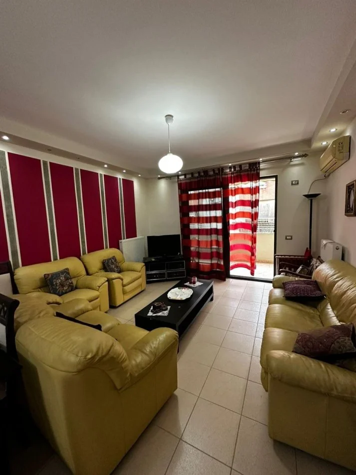 Tirane, jepet me qera apartament 1+1 Kati 3, 75 m² 450 € (KODRA E DIELLIT 1)