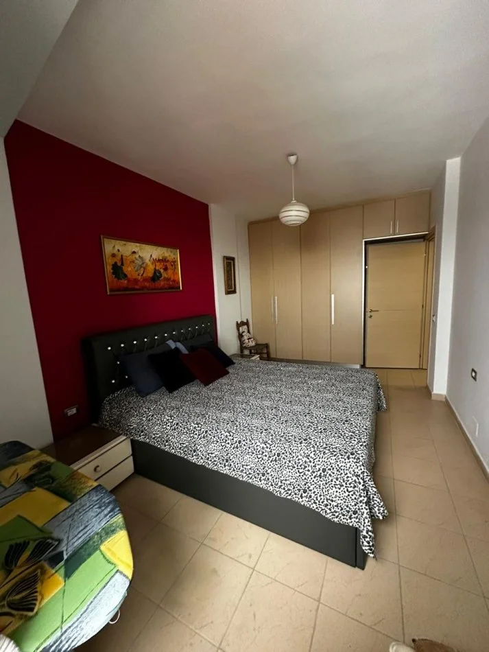 Tirane, jepet me qera apartament 1+1 Kati 3, 75 m² 450 € (KODRA E DIELLIT 1)