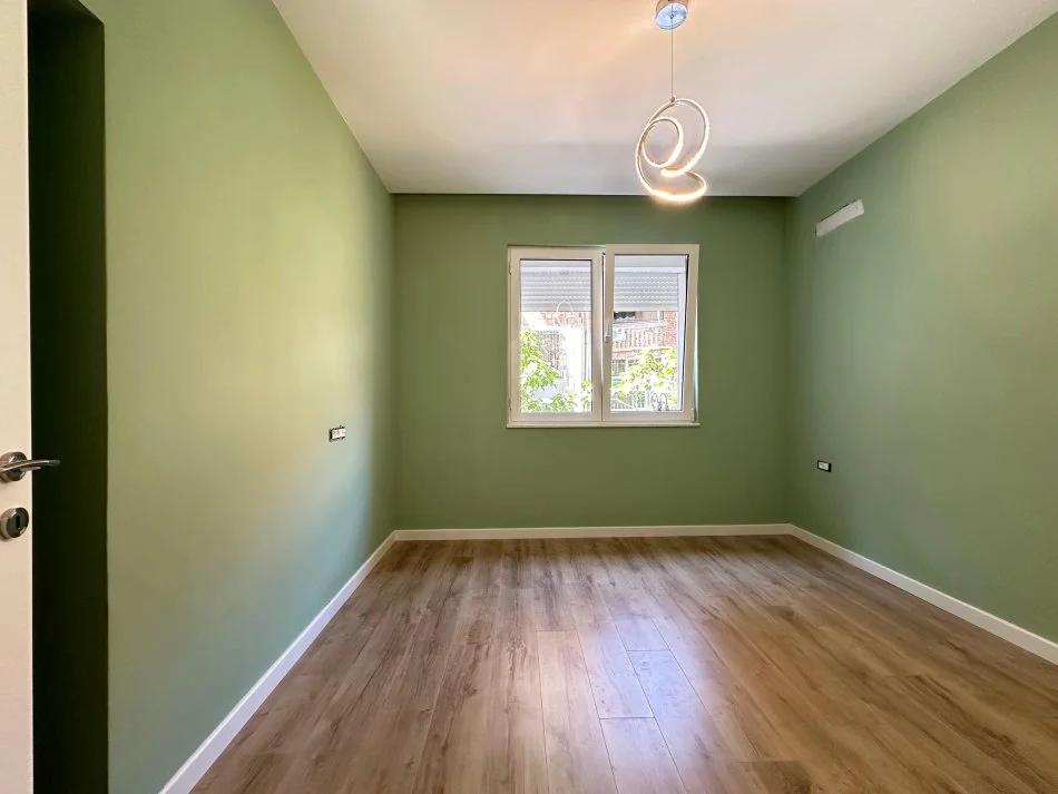 Tirane, shitet apartament 2+1+Ballkon Kati 1, 77 m² 140.000 €