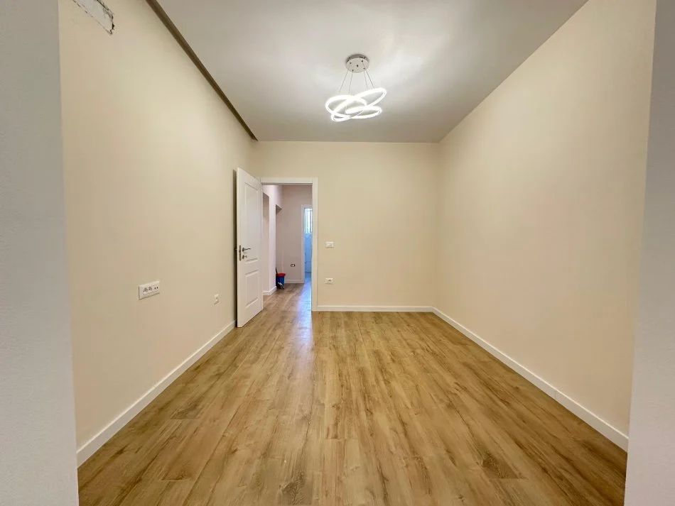 Tirane, shitet apartament 2+1+Ballkon Kati 1, 77 m² 140.000 €