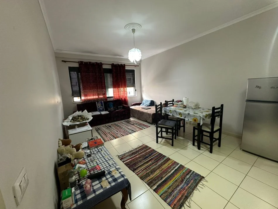 Tirane, jepet me qera apartament 1+1 Kati 3, 50 m² 50 € (Rruga Teodor Keko)