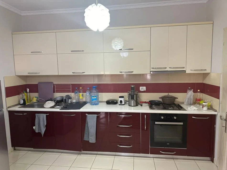 Tirane, jepet me qera apartament 1+1 Kati 3, 50 m² 50 € (Rruga Teodor Keko)