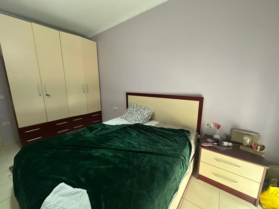 Tirane, jepet me qera apartament 1+1 Kati 3, 50 m² 50 € (Rruga Teodor Keko)