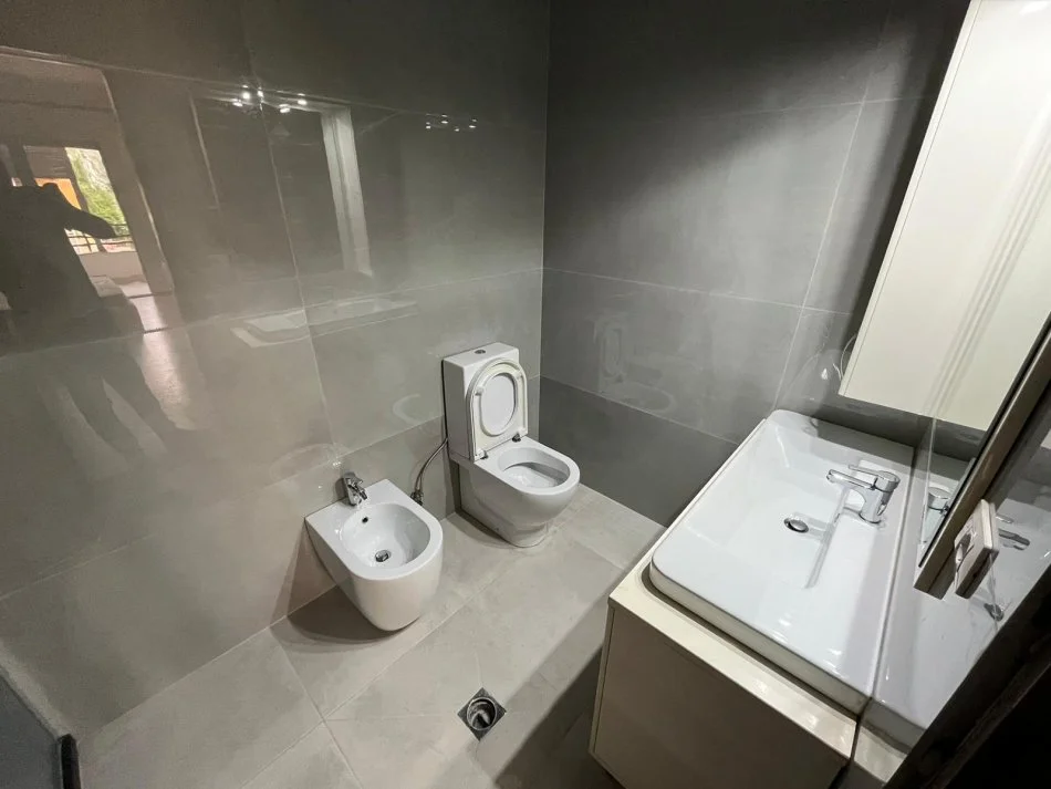 Tirane, shitet apartament 2+1 Kati 3, 120 m² 187.000 € (Liqeni i Thate)