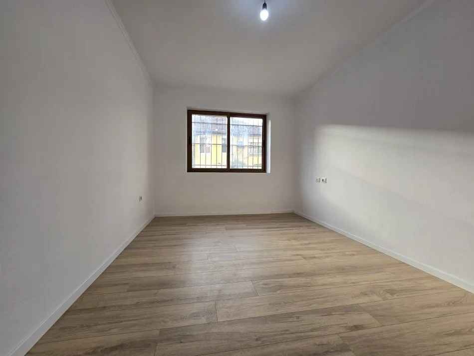 Tirane, shitet apartament 2+1+Ballkon Kati 1, 81 m² 138.000 € (Fusha Ali Demit)
