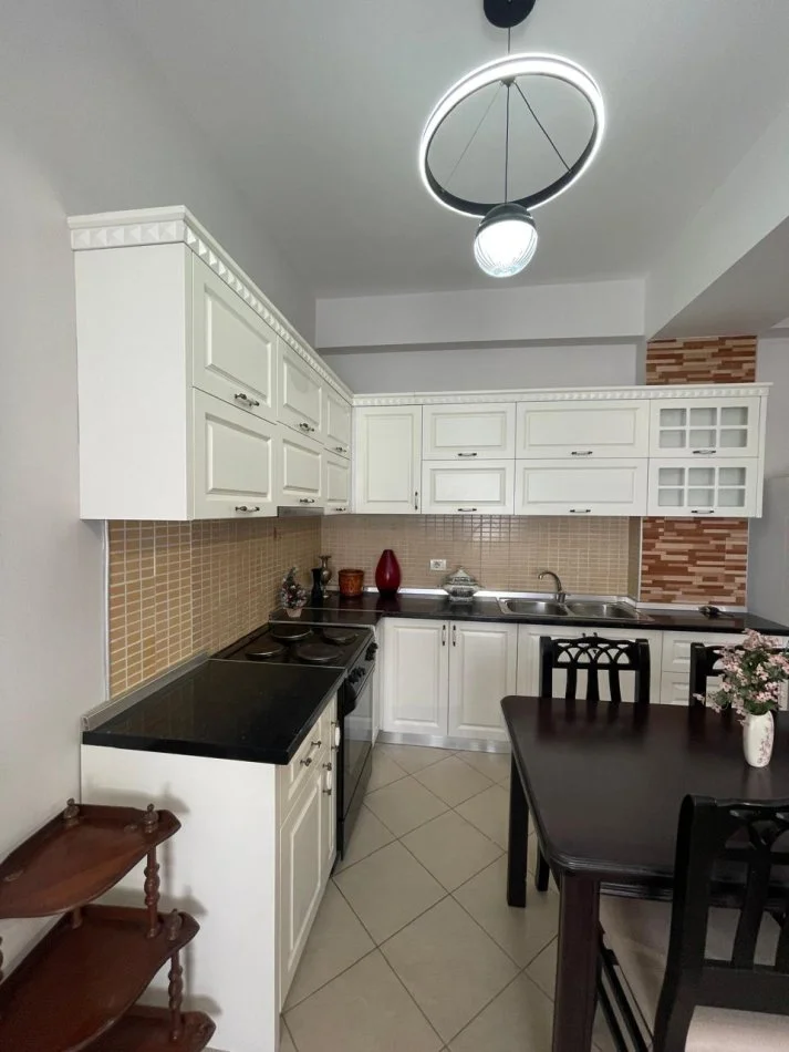 Tirane, shitet apartament 2+1 Kati 3, 97 m² 125.000 € (Fresku) TT 1147