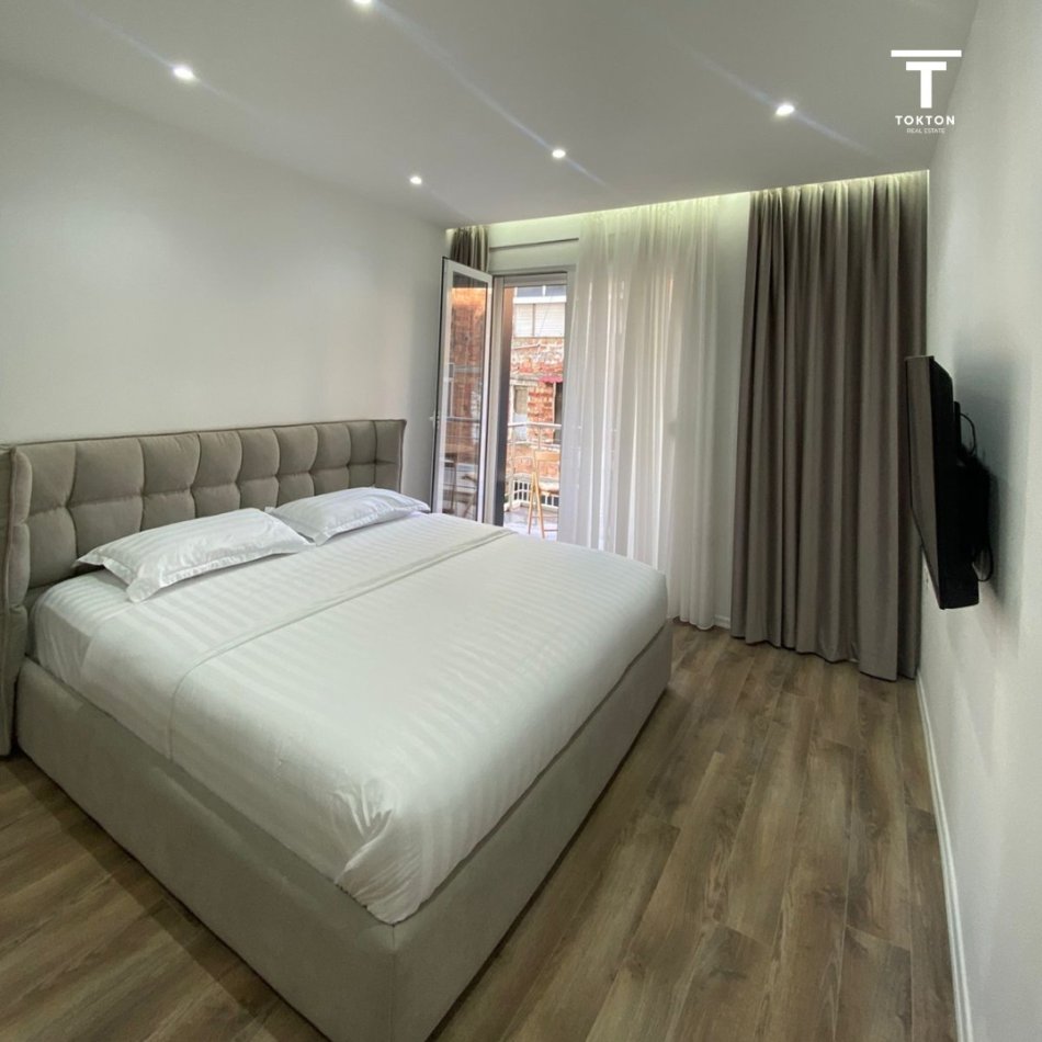 Tirane, jepet me qera apartament 2+1 Kati 1, 75 m² 900 € (rruga e bogdaneve, Tirane)