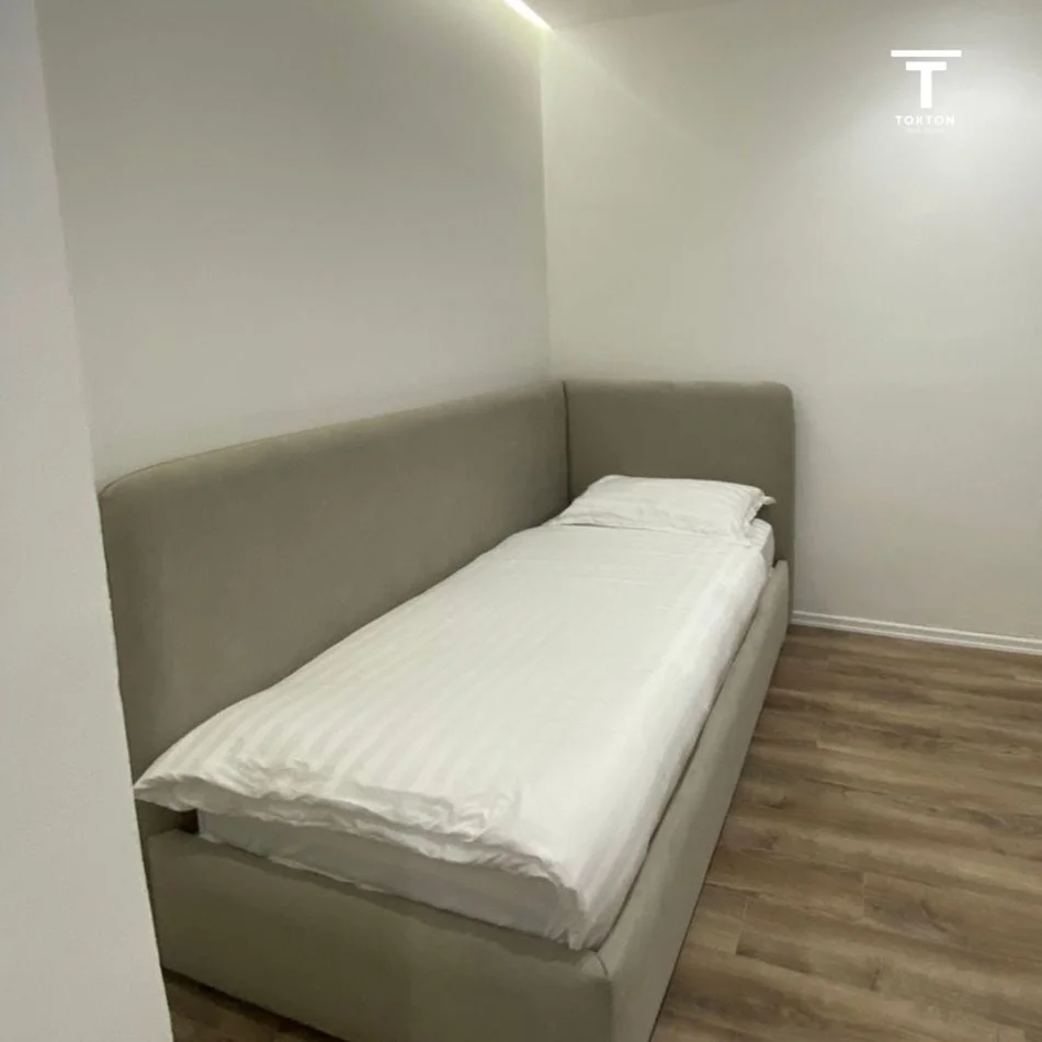 Tirane, jepet me qera apartament 2+1 Kati 1, 75 m² 900 € (RRUGA E BOGDANËVE)