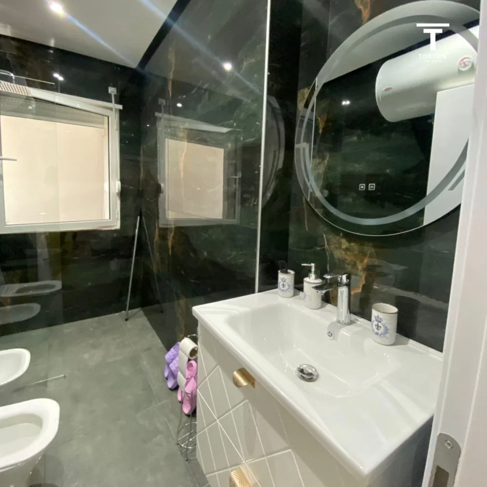 Tirane, jepet me qera apartament 2+1 Kati 1, 75 m² 900 € (rruga e bogdaneve, Tirane)