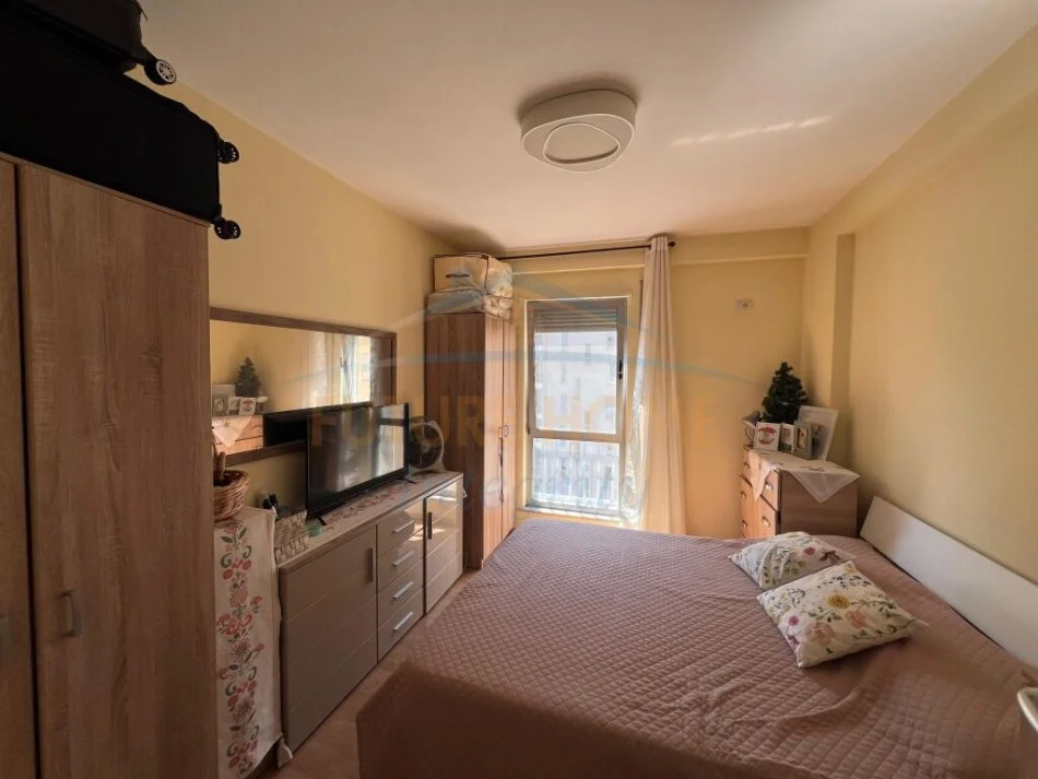 Tirane, shitet apartament 2+1 Kati 4, 95 m² 170.000 € (Rruga Kavajes)