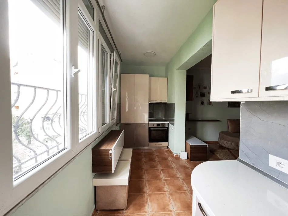 Tirane, jap me qera apartament 2+1+Ballkon Kati 5, 88 m² 550 € (Rruga Kosovareve)